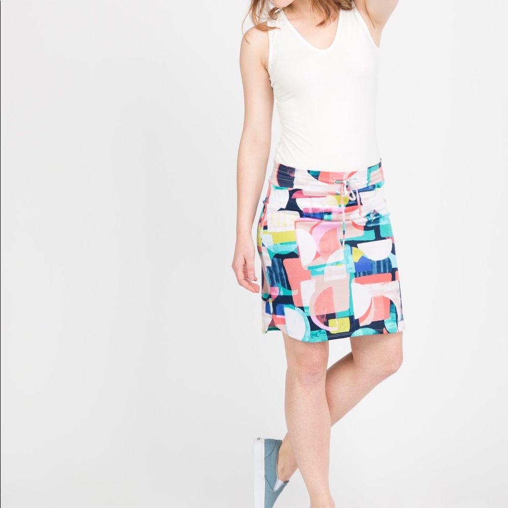 Live in Skirt- Agnes & Dora